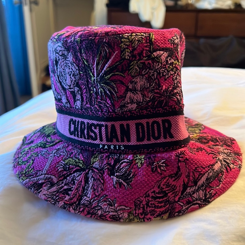Christian Dior D-BOBBY TOILE DE JOUY VOYAGE SMALL BRIM BUCKET HAT